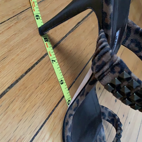 Stunning Manolo Blahnik  leopard and spike heels - Picture 7 of 12